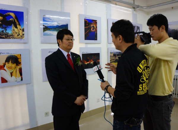 山東電臺(tái)記者采訪吳思強(qiáng)教授