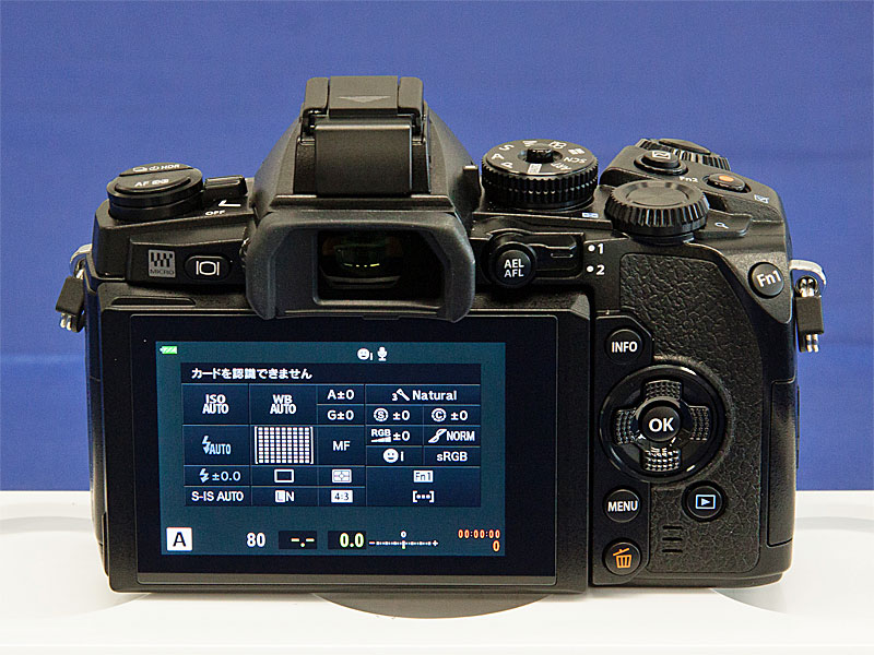 奧林巴斯E-M1真機圖賞-機身背面圖