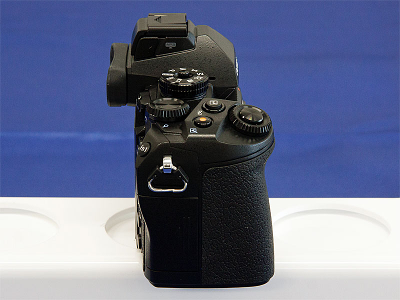 奧林巴斯E-M1真機圖賞-機身側面圖