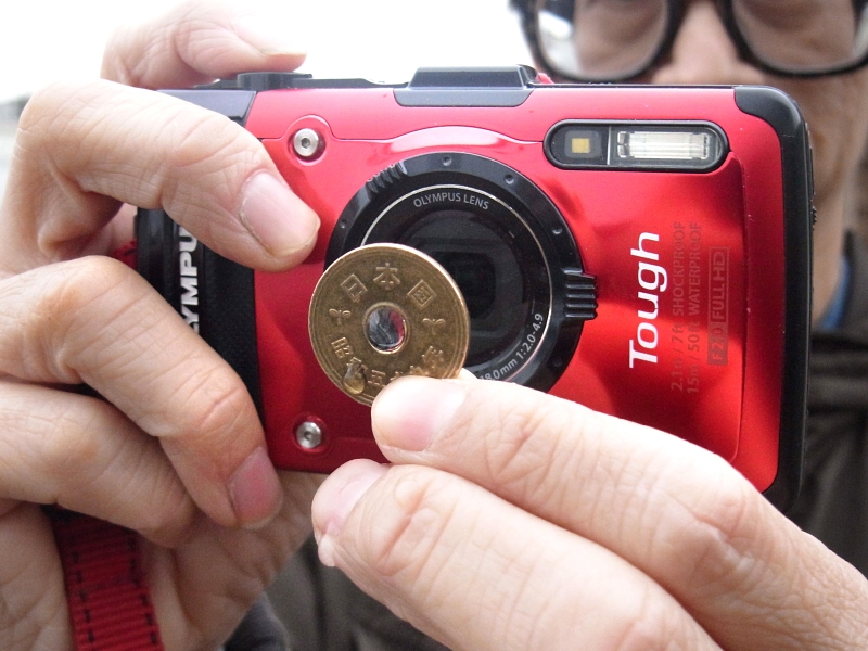 水滴改造五元硬幣鏡頭-聯(lián)合奧林巴斯TG-2數(shù)碼相機(jī)