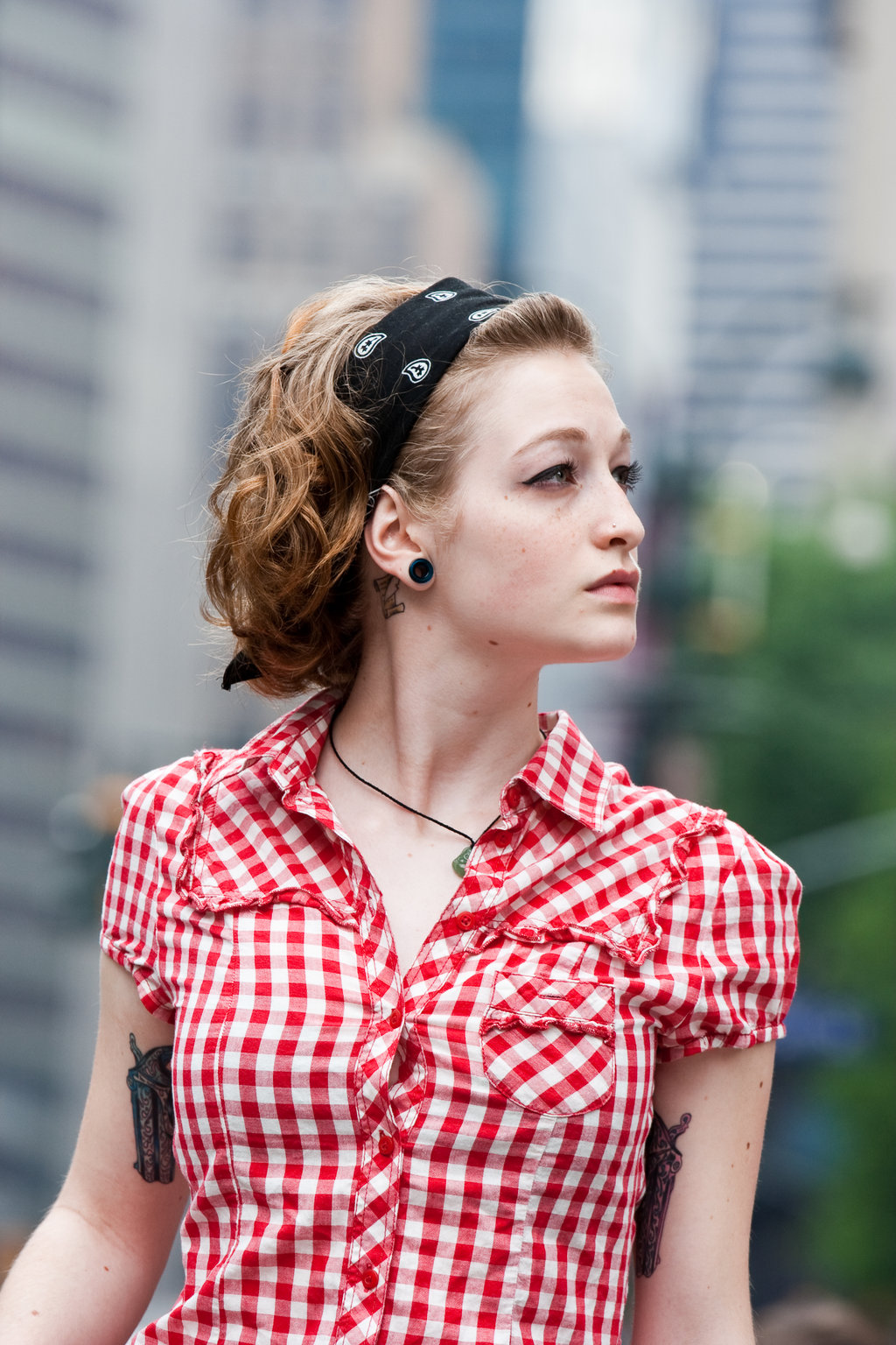 Photoshop調(diào)出人物的復(fù)古淡雅藍(lán)色調(diào)效果