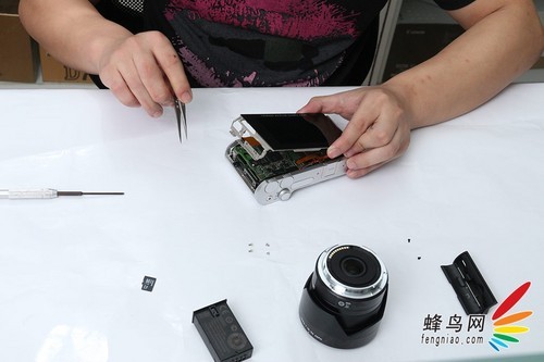 全鋁機(jī)身數(shù)碼心 徠卡T機(jī)身鏡頭拆解全紀(jì)錄