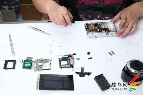 全鋁機身數(shù)碼心 徠卡T機身鏡頭拆解全紀錄