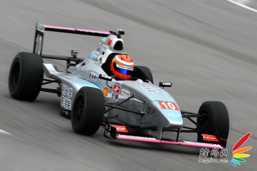 如何使用佳能小三元拍攝動感賽車