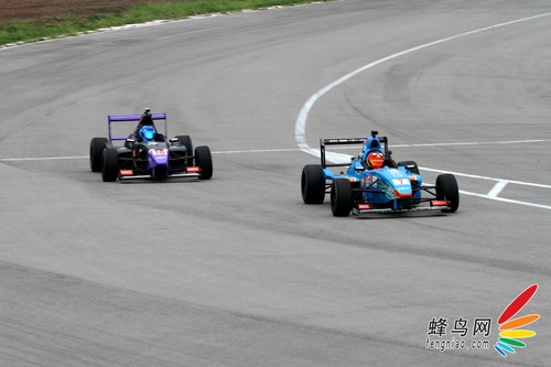 如何使用佳能小三元拍攝動感賽車