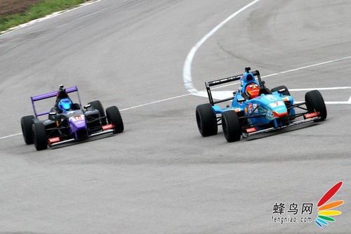 如何使用佳能小三元拍攝動感賽車