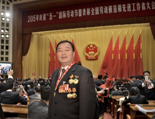 攝影記者袁云獲全國(guó)勞模榮譽(yù)稱號(hào)