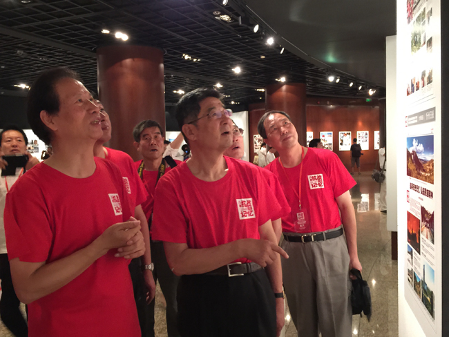 八年抗戰(zhàn)·民族記憶——紀(jì)念中國(guó)人民抗日戰(zhàn)爭(zhēng)勝利70周年全國(guó)媒體優(yōu)秀版面暨攝影作品展覽在京開(kāi)幕