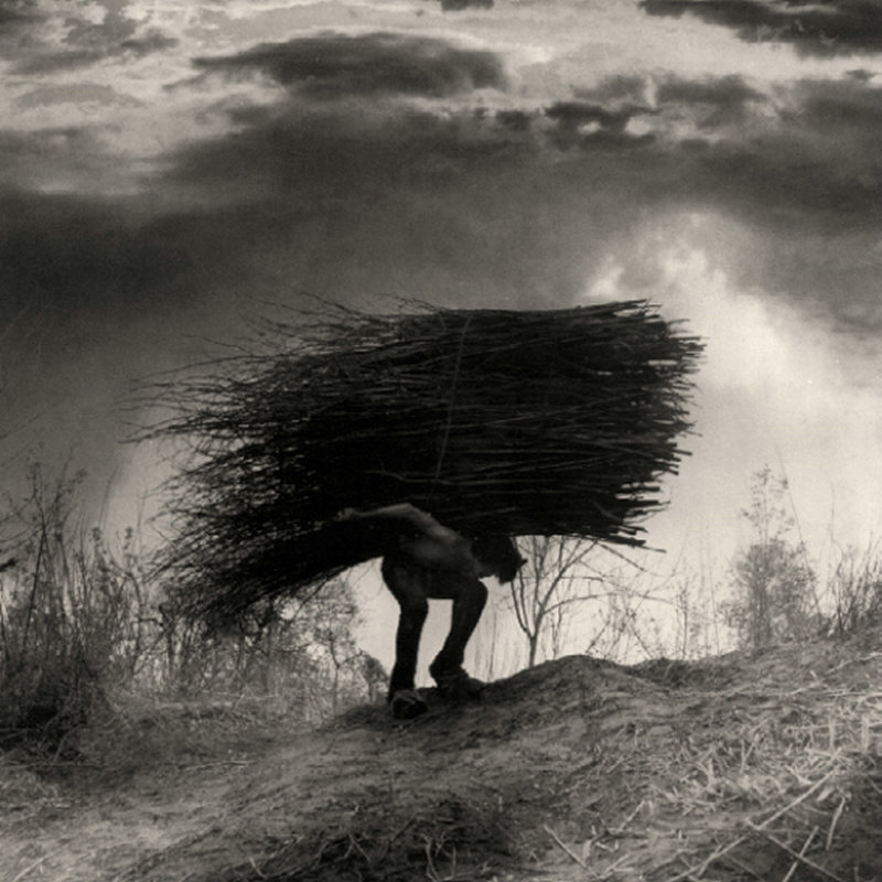 陰郁的黑白觀念攝影