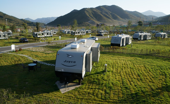 中國(guó)新聞攝影學(xué)會(huì)“海坨山攝影創(chuàng)作基地”正式成立