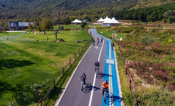 “喜迎黨的十九大——航拍中國”活動第三站在海坨山舉行