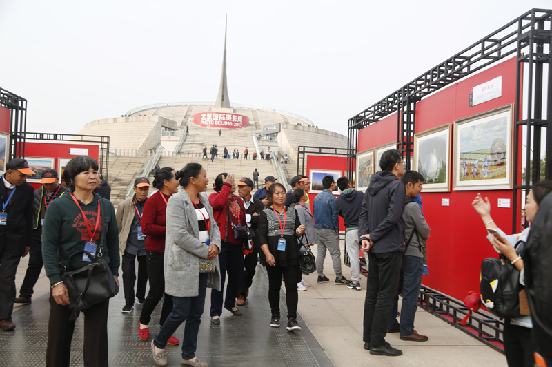 輝煌的五年——“喜迎黨的十九大·航拍中國”攝影展迎來首個觀展高峰