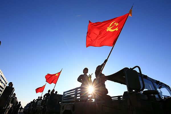 第二屆強(qiáng)軍夢(mèng)大型軍事攝影展在北京民族文化宮舉行