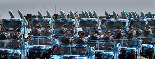 第二屆強(qiáng)軍夢(mèng)大型軍事攝影展在北京民族文化宮舉行