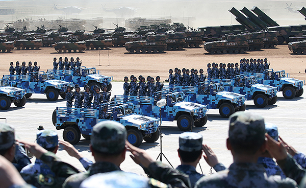 第二屆強(qiáng)軍夢(mèng)大型軍事攝影展在北京民族文化宮舉行