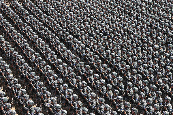 第二屆強(qiáng)軍夢(mèng)大型軍事攝影展在北京民族文化宮舉行