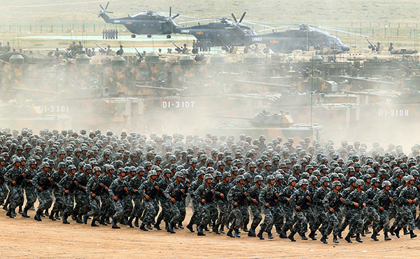 第二屆強(qiáng)軍夢(mèng)大型軍事攝影展在北京民族文化宮舉行