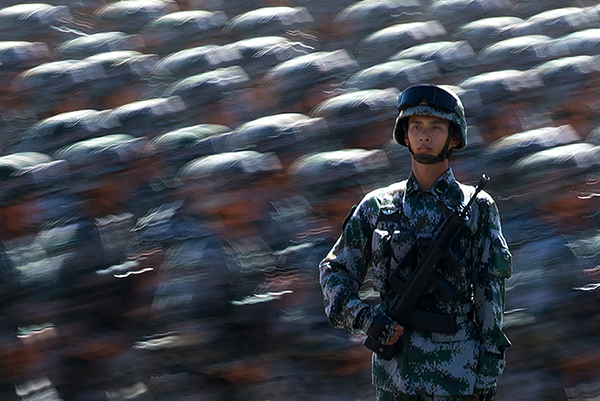 第二屆強(qiáng)軍夢(mèng)大型軍事攝影展在北京民族文化宮舉行