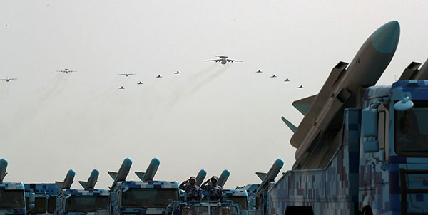 第二屆強(qiáng)軍夢(mèng)大型軍事攝影展在北京民族文化宮舉行