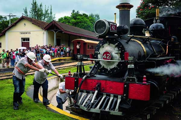 《百名攝影師聚焦巴西》畫冊首發(fā)式在京舉行