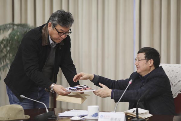 胡孝漢同志到中國(guó)新聞攝影學(xué)會(huì)調(diào)研