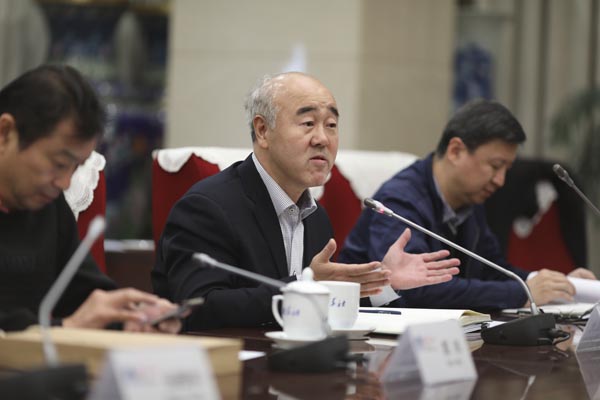 胡孝漢同志到中國(guó)新聞攝影學(xué)會(huì)調(diào)研