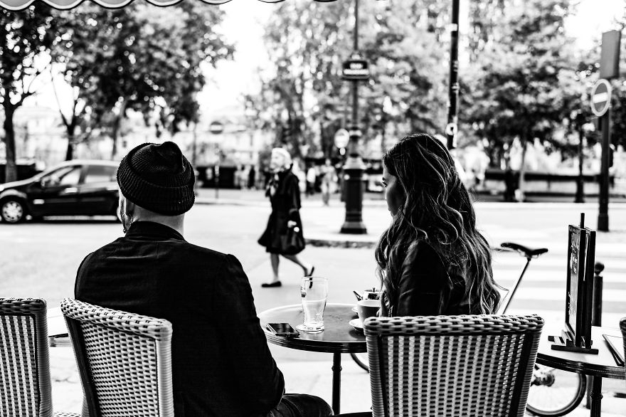 黑白中發(fā)現(xiàn)街頭與眾不同 多姿多彩的生活情境