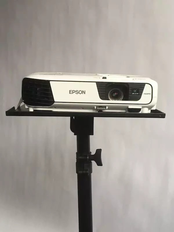 沒(méi)有高端的造型燈怎么辦？不妨試試投影儀吧