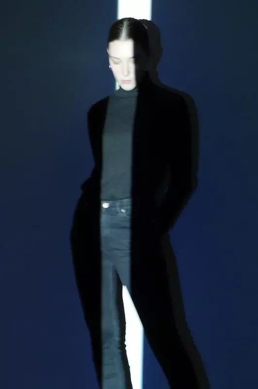 沒(méi)有高端的造型燈怎么辦？不妨試試投影儀吧