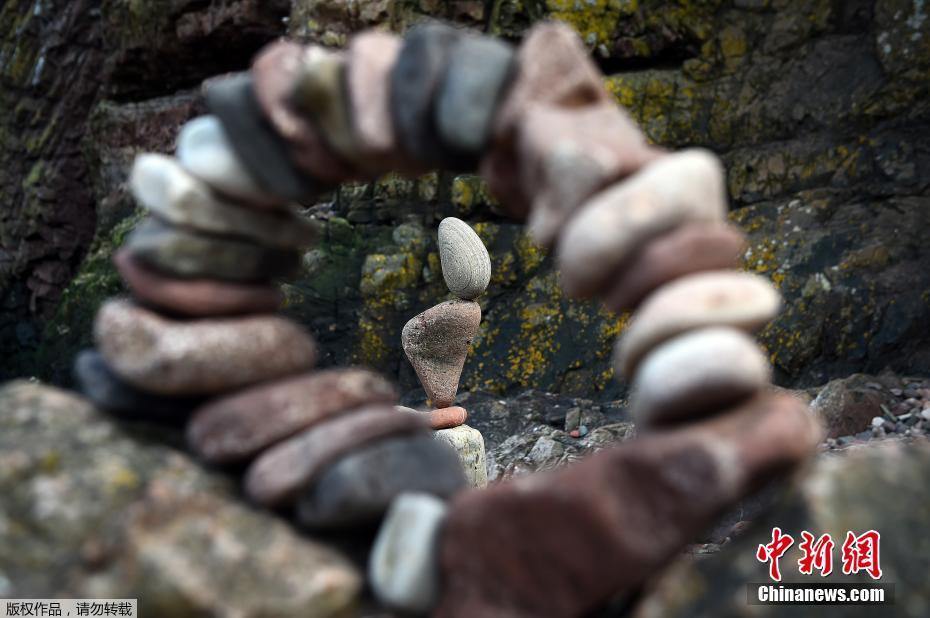 歐洲舉辦立石大賽 小小石頭挑戰(zhàn)地心引力