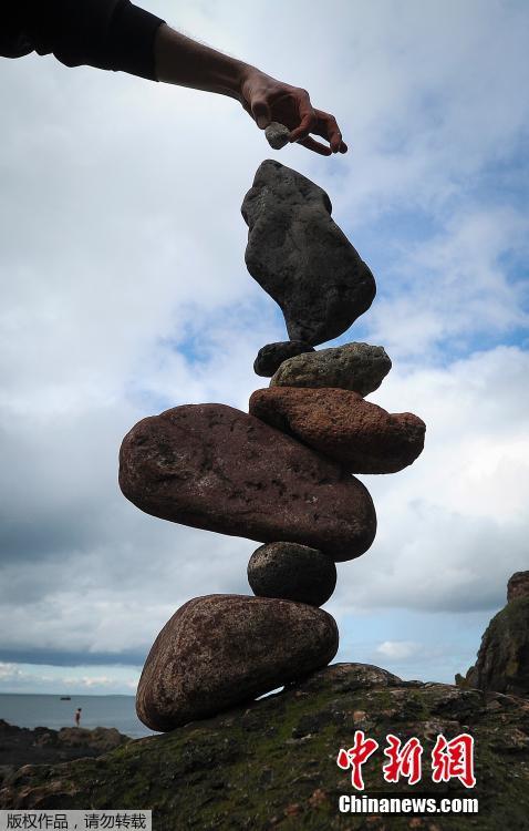 歐洲舉辦立石大賽 小小石頭挑戰(zhàn)地心引力