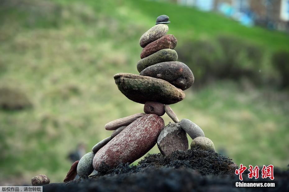 歐洲舉辦立石大賽 小小石頭挑戰(zhàn)地心引力