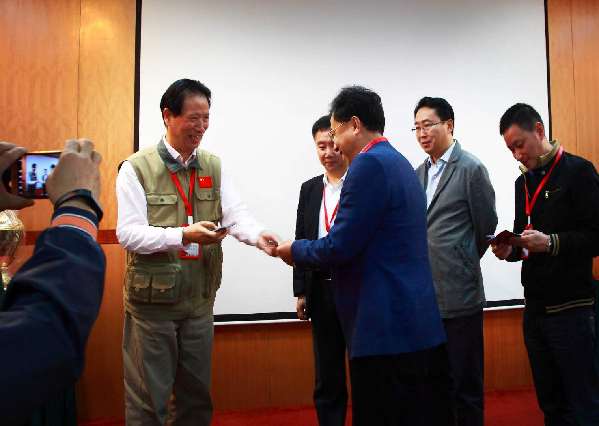 首批航空航天系統(tǒng)新聞攝影工作者加入中國(guó)新聞攝影學(xué)會(huì)