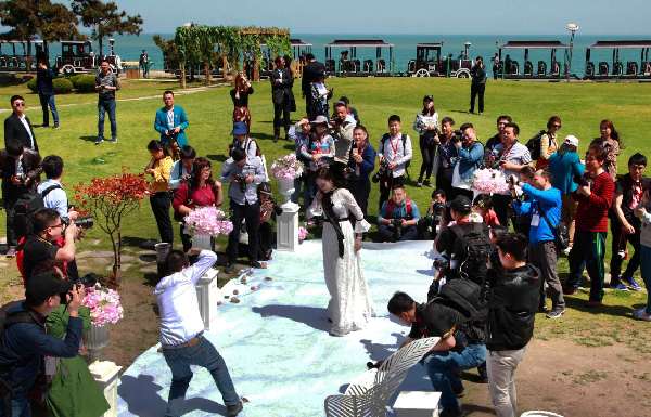 首批航空航天系統(tǒng)新聞攝影工作者加入中國(guó)新聞攝影學(xué)會(huì)