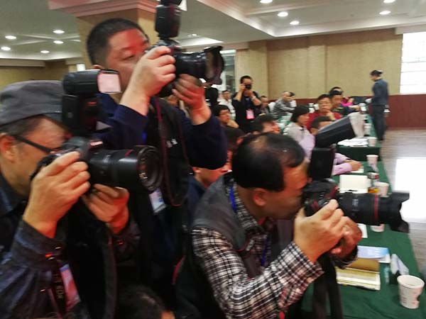 中國新聞攝影學(xué)會第八次會員代表大會開幕