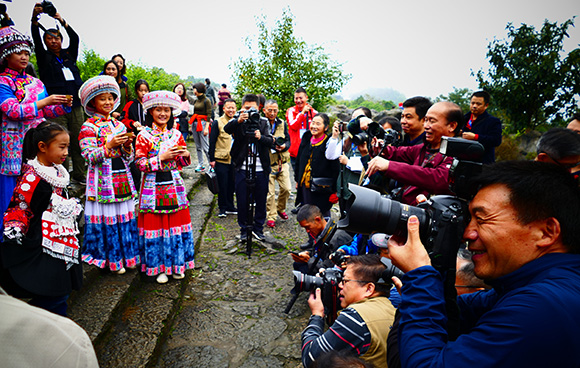 慶祝改革開放40周年 百家媒體聚焦興文 新聞攝影采訪活動啟動