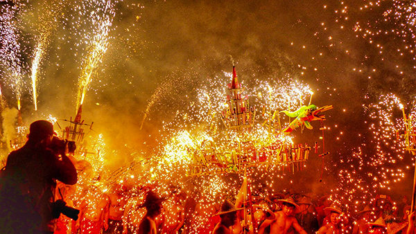 揭陽(yáng)火龍勁舞鬧新春