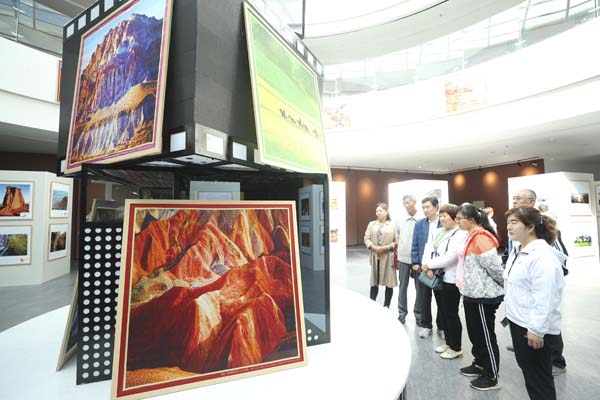 “中華之美”全國丹霞地貌主題攝影展在張掖舉行