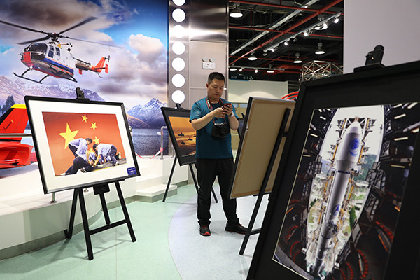 慶祝新中國成立70周年航空航天輝煌成就圖片大展開幕暨＂沈飛杯＂第五屆航空航天攝影大賽頒獎(jiǎng)儀式在北京航空航天博物館舉行