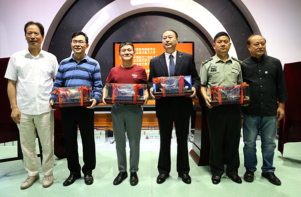 慶祝新中國成立70周年航空航天輝煌成就圖片大展開幕暨＂沈飛杯＂第五屆航空航天攝影大賽頒獎(jiǎng)儀式在北京航空航天博物館舉行