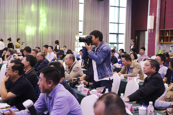 中國新聞攝影學會八屆二次理事會在廣西欽州召開