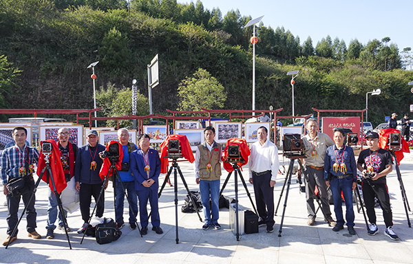 中國新聞攝影學(xué)會攝影基地落戶靖西