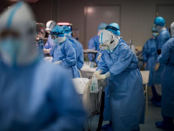 白衣戰(zhàn)士，你的名字寫滿了這個(gè)春天！