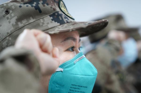 白衣戰(zhàn)士，你的名字寫滿了這個(gè)春天！