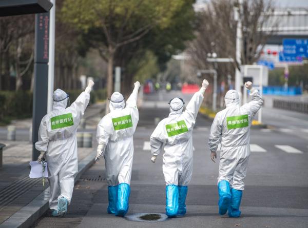 白衣戰(zhàn)士，你的名字寫滿了這個(gè)春天！