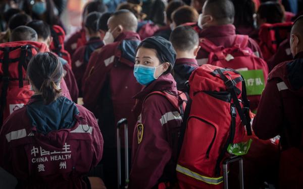 白衣戰(zhàn)士，你的名字寫滿了這個(gè)春天！