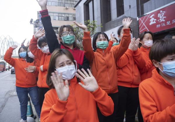 白衣戰(zhàn)士，你的名字寫滿了這個(gè)春天！