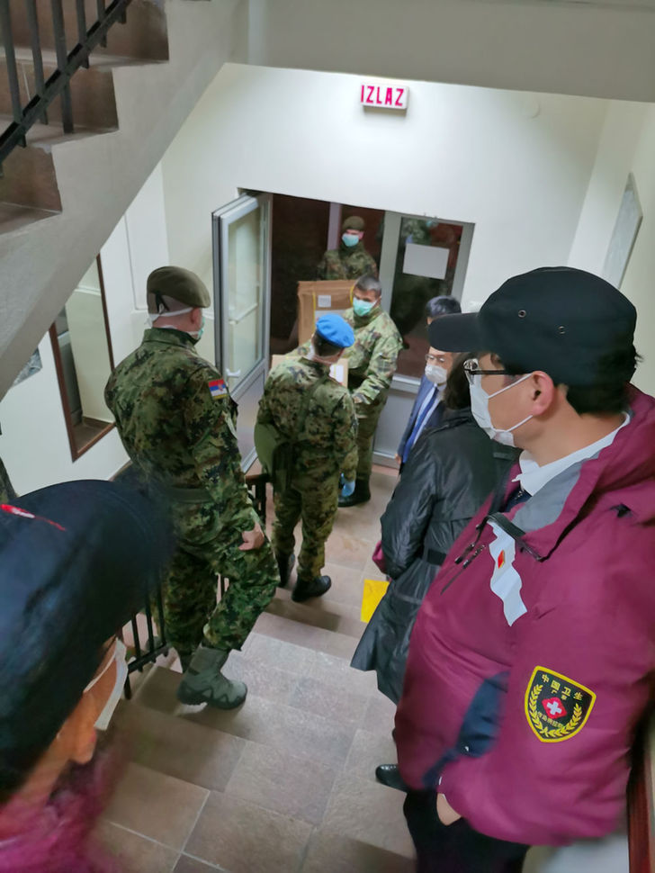 共同戰(zhàn)“疫”｜獨(dú)家！中國(guó)專家組的影像日志——初到貝爾格萊德