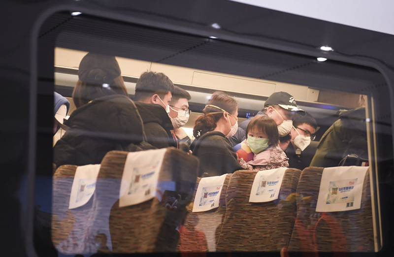 武漢站重啟日：1.2萬名湖北鄉(xiāng)親坐高鐵回家