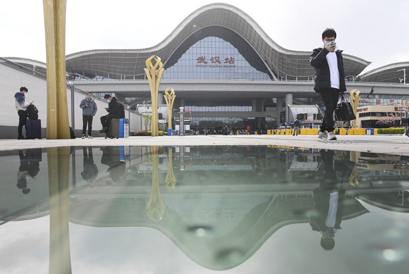 武漢站重啟日：1.2萬名湖北鄉(xiāng)親坐高鐵回家